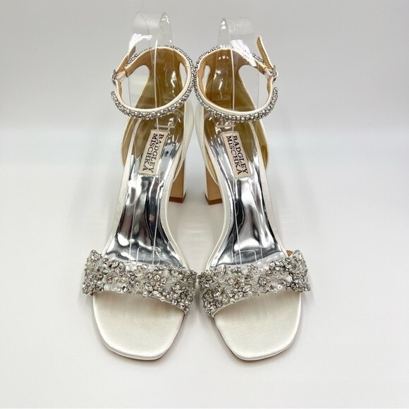 Badgley Mischka Size 6.5 White Satin Floral‎ Jeweled Dress Sandals Heels Shoes - Picture 4 of 14